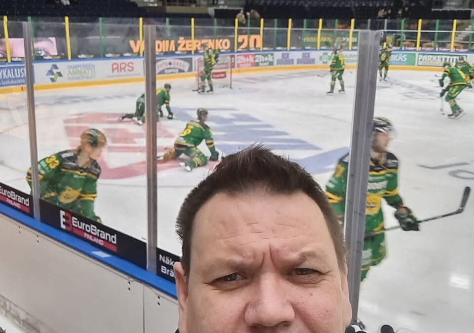 Esittelyssä Ilves-perheen ottelukuuluttaja ja aulajuontaja Mikko Heinämäki